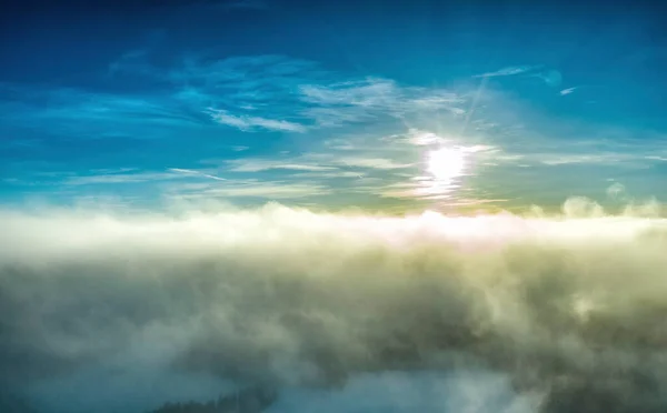 Foto Panorâmica Aérea Inverno Sol Antes Pôr Sol Acima Nuvens — Fotografia de Stock