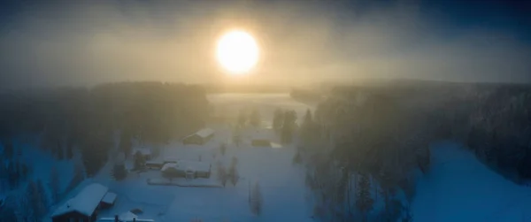 Majestätisk Utsikt Över Vintersolnedgången Med Mycket Stor Solfläck Frusen Dimmig — Stockfoto