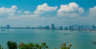 Da Nang / Vietnam 10-21-19 linh ung pagoda ünlü turist ve dini mekan romantik atmosferi ve şaşırtıcı mimarisi ile, nefes kesici deniz manzaralı Lady Buddha 'nın büyük heykeli