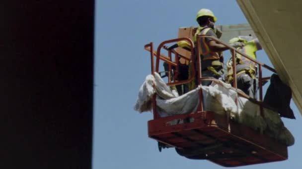 Εργάτες Που Βάφουν Μια Γέφυρα Στο Τέξας — Αρχείο Βίντεο