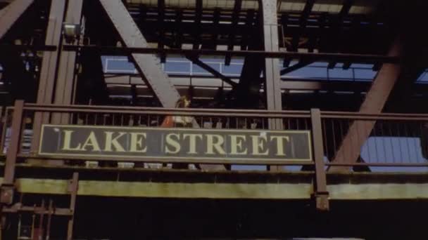 Pasando Por Debajo Puente Calle Del Lago Río Chicago — Vídeo de stock