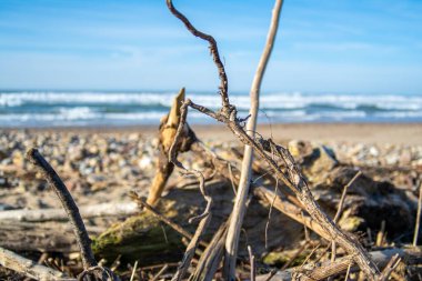 Sahildeki desen yapışıyor.