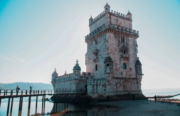 ベルム塔 ジェニモス修道院 パドロ デスコブリメントスはリスボンとポルトガルとユネスコの世界遺産の最も有名な記念碑です — ストック写真