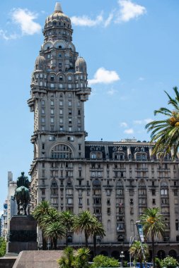 Montevideo şehir merkezinde günlük yaşam, başkent ve Uruguay 'ın ana şehri. Şehir çok küçük, her yerde insanlar var ve rengarenk.