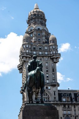 Montevideo şehir merkezinde günlük yaşam, başkent ve Uruguay 'ın ana şehri. Şehir çok küçük, her yerde insanlar var ve rengarenk.
