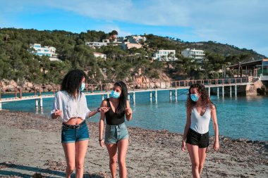 Covid Sahilde Dostlar