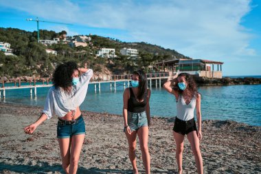 Covid Sahilde Dostlar