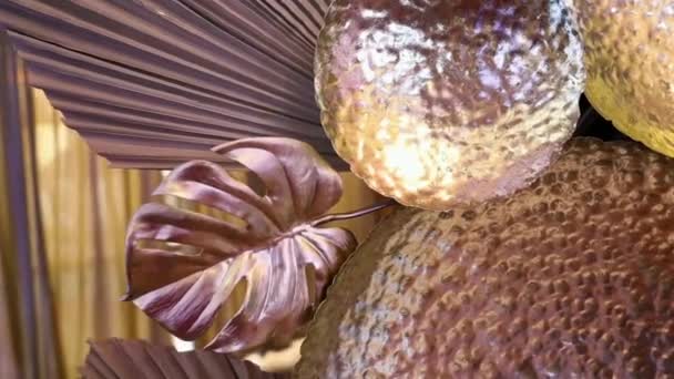 Folhas Palma Decorativas Tigela Para Decorar Uma Parte Férias Elegante — Vídeo de Stock