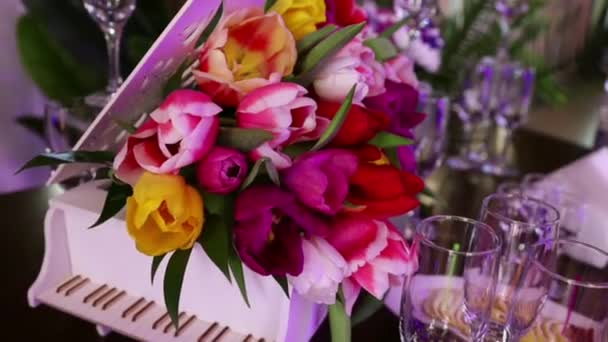 Bouquet Tulipes Est Fait Sous Forme Piano Queue Décoratif — Video