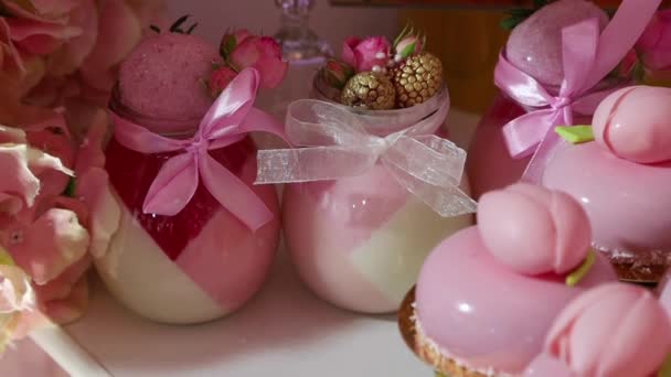 Godis Bar Makaroner Kakor Cupcakes Muffins Den Rosa Festen — Stockvideo