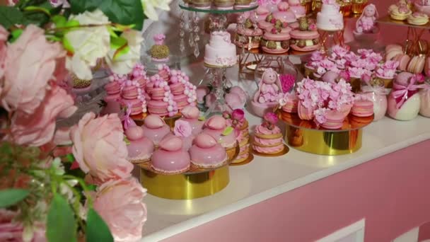 Godis Bar Makaroner Kakor Cupcakes Muffins Den Rosa Festen — Stockvideo