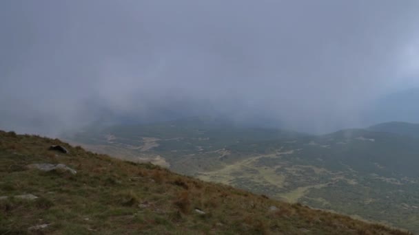 Vista desde la cima de la montaña — Vídeo de stock