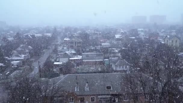 Schneefall in der Stadt — Stockvideo