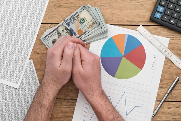 Accountant hands on the table, close-up — Stock Photo, Image