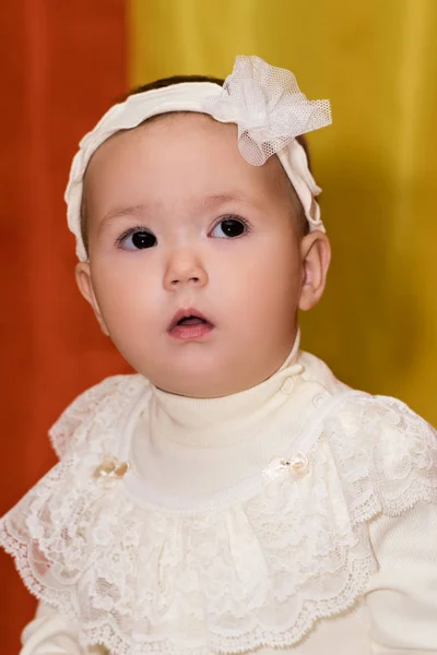 Portret piękne małe dziecko — Zdjęcie stockowe