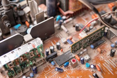 Toz içinde elektrik panosu