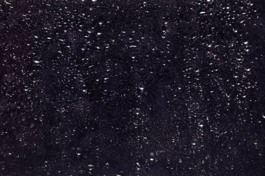 Camda su damlaları olan soyut arkaplan