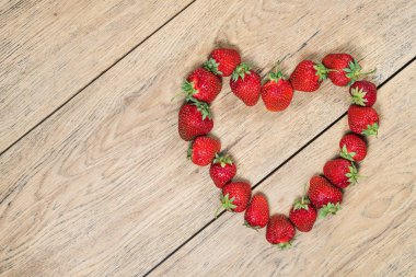Çilek kalp şeklinde