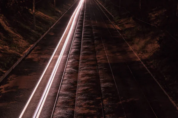 Spårvagn järnväg på natten — Stockfoto
