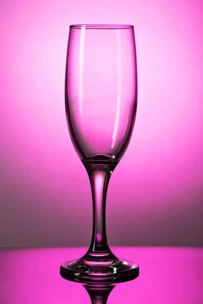 Empty glass in crimson tones — Stock Photo, Image