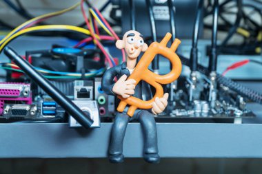 Bir bilgisayarda bitcoin ile sürpriz iş adamı