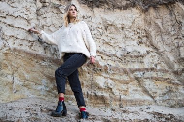 Taş ocağındaki bir kadın portresi