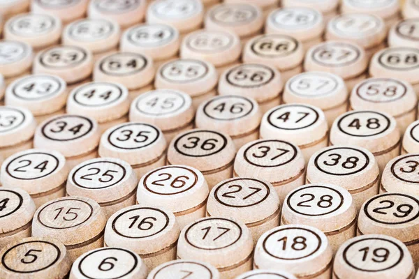 Lotto vaatjes bekleed in een rij — Stockfoto