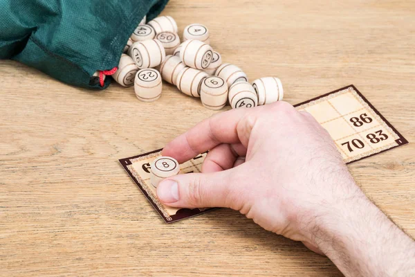 Férfi játszik bingo — Stock Fotó