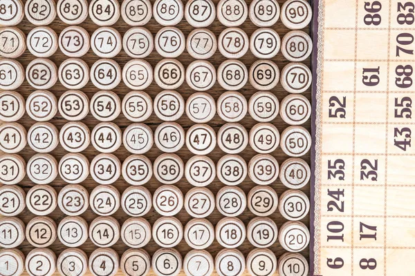 Fûts doublés de loto dans une rangée — Photo