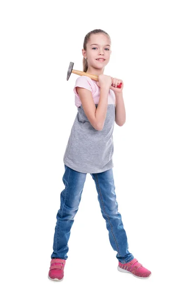 Chica con un martillo en el hombro —  Fotos de Stock