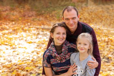 Aile sonbahar fotoğrafı