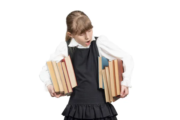 Überrascht Mädchen Schuluniform Trägt Zwei Stapel Bücher Unter Achseln Isoliert — Stockfoto