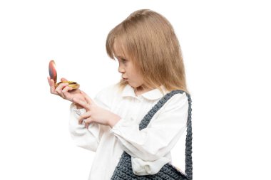 Aynada küçük bir moda düşkünü.
