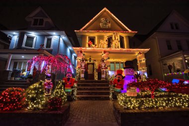  New York, Ny, Usa - 7 Aralık 2019. Dyker Heights bölgesi Noel Işıkları, New York, Usa. 