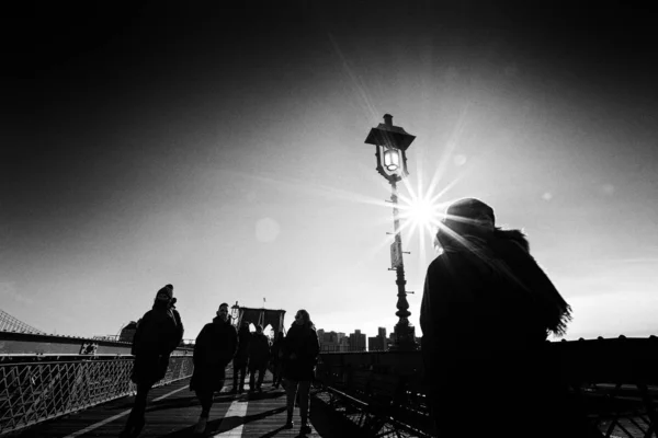 New York Deneyimi Brooklyn Köprüsü Nde Yürüyor Hudson Nehri Üzerinde — Stok fotoğraf