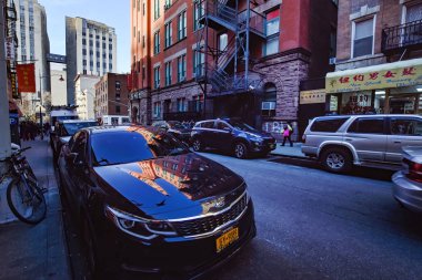 China Town, New York, Ny, Usa - 30 Kasım 2019. Manhattan 'da renkli sokaklar ve şehir ulaşımı - Çin Mahallesi, New York.