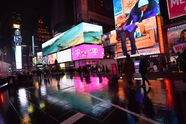 Manhattan Nueva York Diciembre 2019 Noche Lluviosa Invierno Broadway Times —  Fotos de Stock