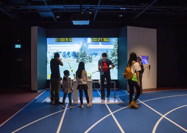 LAUSANNE, SWitzerland - 7 Ağustos 2019. Olimpiyat Müzesi 'nin içinde, dünyanın en büyük Olimpiyat Oyunları arşivi, Leman Gölü kıyısında (Cenevre Gölü) ).