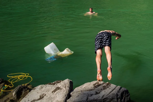 Монтріонд Франція Серпня 2019 Року Люди Березі Озера Монтрімонд Природне — стокове фото