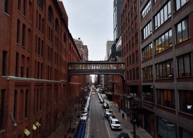 Manhattan, New York, New York, ABD - 4 Aralık 2019. Chelsea Market Skybridge, Batı 15. Cadde, Chelsea, Manhattan, New York. Yüksek Hat Parkı 'ndan görüntü.