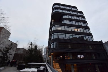 Manhattan, New York, New York, ABD - 4 Aralık 2019. High Line 'ın mimarisi Manhattan' ın batı yakasındaki caddelerin üzerinde yükselen tarihi bir demiryolu hattının üzerine inşa edilmiş bir parktır..