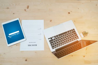 Ofis Masaları boş ekran laptop, ile tablet ve INF devam