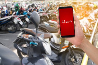 insan eli tutun akıllı telefon, tablet, cep telefonu üzerinde bulanık Park