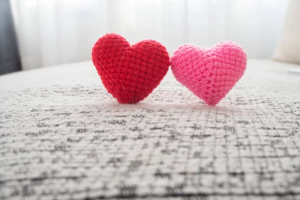 Beautiful Couple Knitted Fabric Heart Shape Fabric Texture White Curtain — Stock Photo, Image