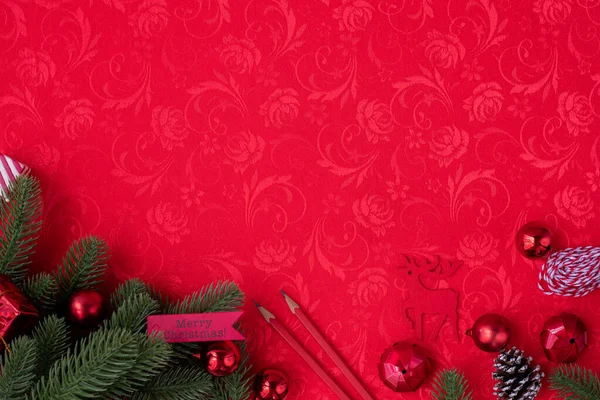 Red Christmas texture background with Christmas decorations fram — Stock Photo, Image