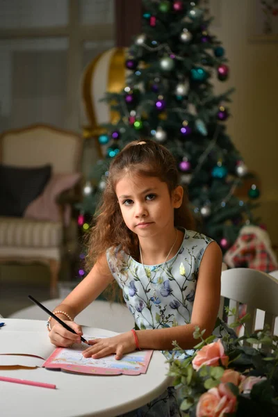 Красива Дівчина Пише Кільці Санта Клаусу Новий Рік — стокове фото