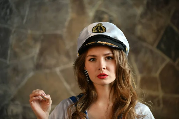 Mooi Meisje Een Marine Uniform Een Pet Van Een Schip — Stockfoto