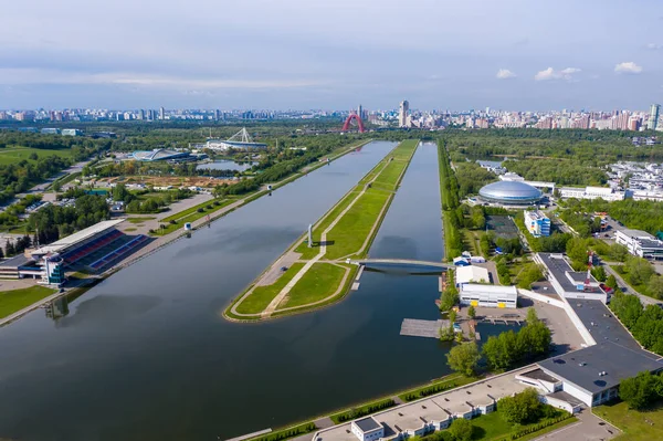 Panoramisch Uitzicht Een Grote Stad Met Huizen Wegen Gefilmd Vanaf — Stockfoto