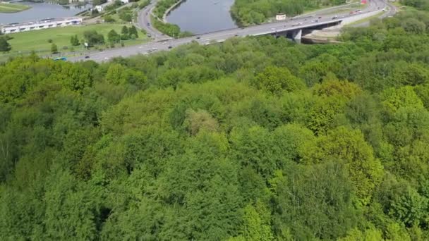 Evleri Yolları Insansız Hava Aracından Çekilen Büyük Bir Şehrin Panoramik — Stok video