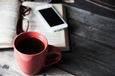 masada en iyi manzaralı telefon, gözlük ve kahve ya da çay Defteri'ni açar
